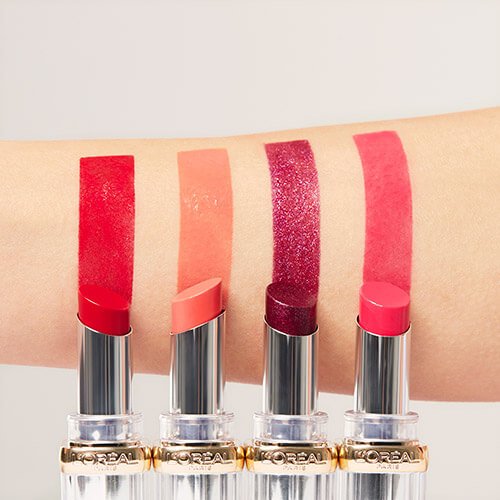 Rossetto Color Riche Dettaglio Applicazione Prodotto Braccio